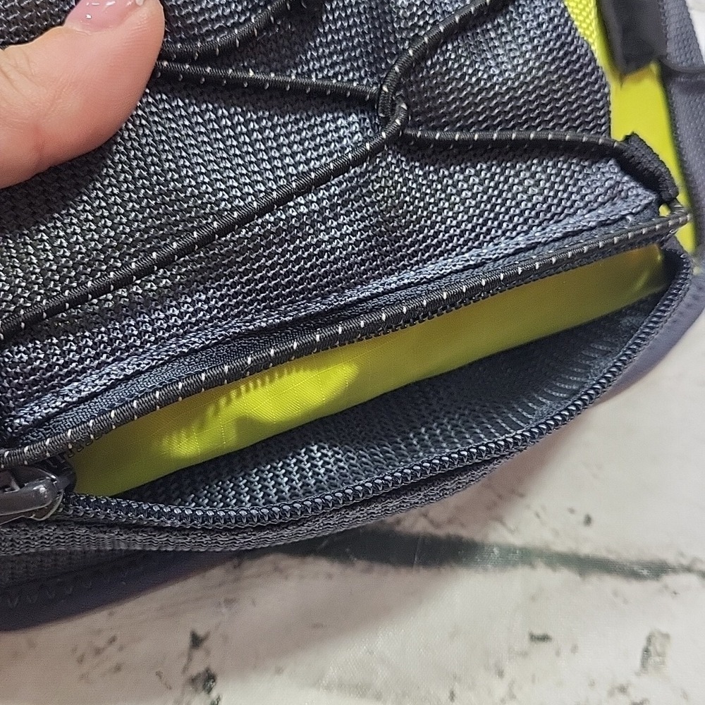 Amphipod Fanny Pack Hiking Hip Bum Bag Holds Water Bottle Fits Upto 40" Waist - Picture 6 of 8